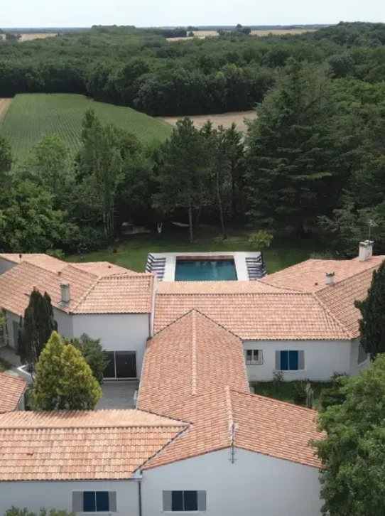 Vue aérienne de la maison lors d'un voyage en France